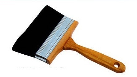 Cepillo de pintura de broche negro con mango de madera lacada